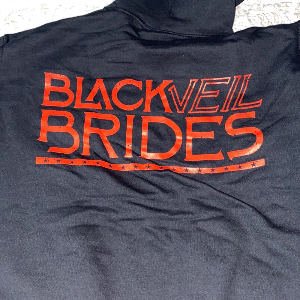 Hoddie - Picture 2 of 3